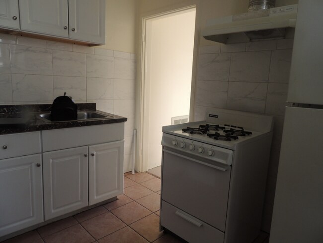 Building Photo - 532 21st St