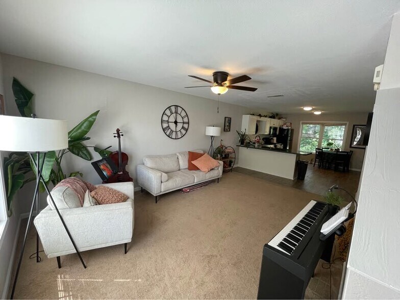 Building Photo - 119B Heatherbrook Ct