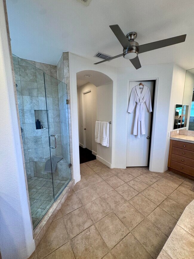 Building Photo - 102 Cll Los Hibiscos