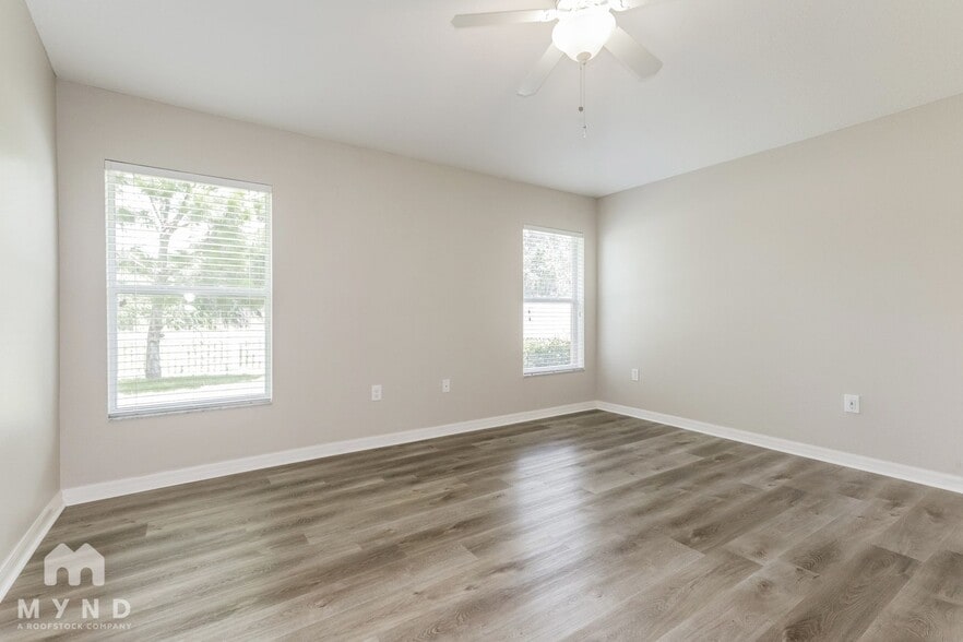 Building Photo - 1212 Oak Pond St
