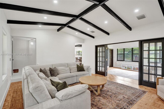 Building Photo - 9901 SW 79th Ave