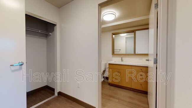Building Photo - 7000 Hawaii Kai Dr