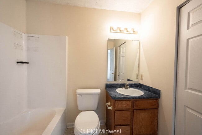 Building Photo - "Charming 3-Bed, 2-Bath Home in Indianapolis – Cozy 1196 Sq Ft Haven Awaits!"