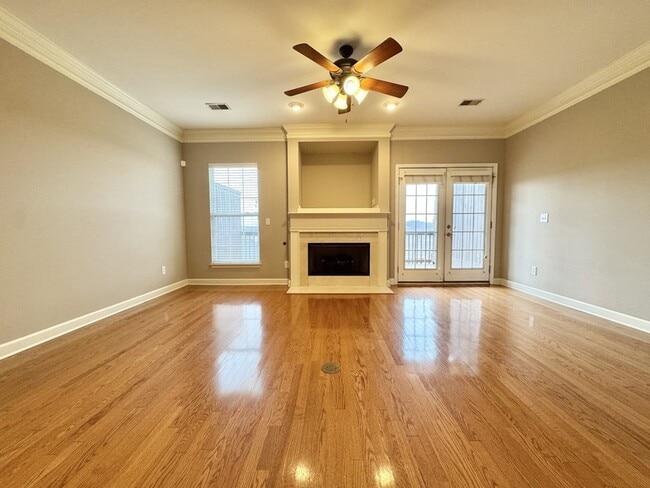 Building Photo - 1801 Brentwood Pointe