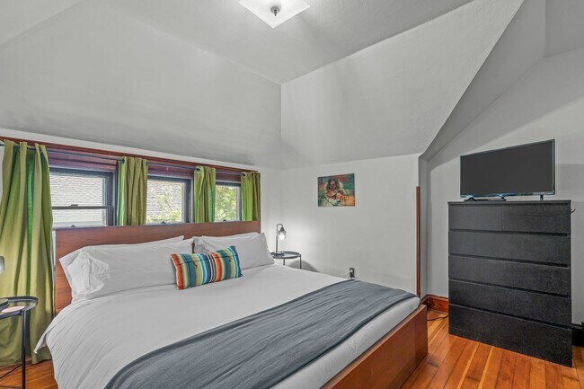 Building Photo - Charming Sabin Craftsman with Fenced Yard, Deck, and More!