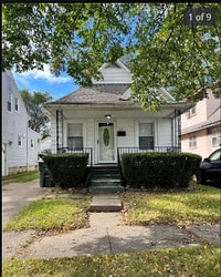 Building Photo - Cute 2 Bedroom with Backyard and Basement
