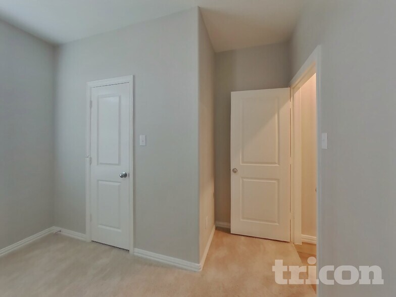 Building Photo - 235 Jenkinson Dr