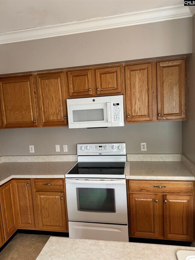 Building Photo - 121 Summerfield Dr