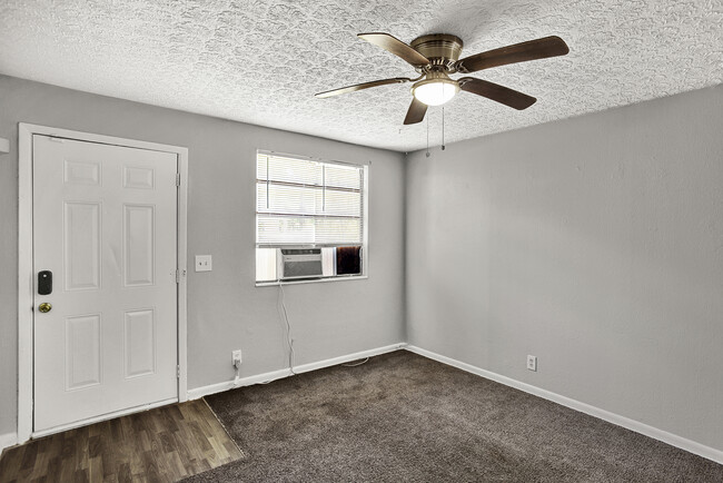 Building Photo - 5634 Astor Pl