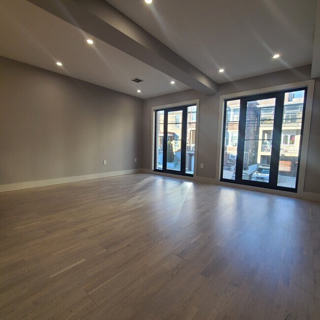 Building Photo - 21 65th St