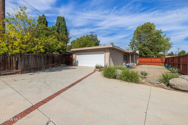 Primary Photo - 865 W Hillcrest Dr