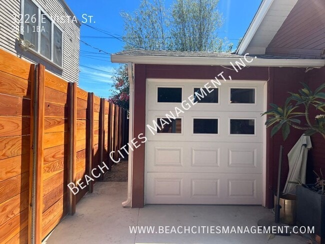 Building Photo - 3226 E Vista St