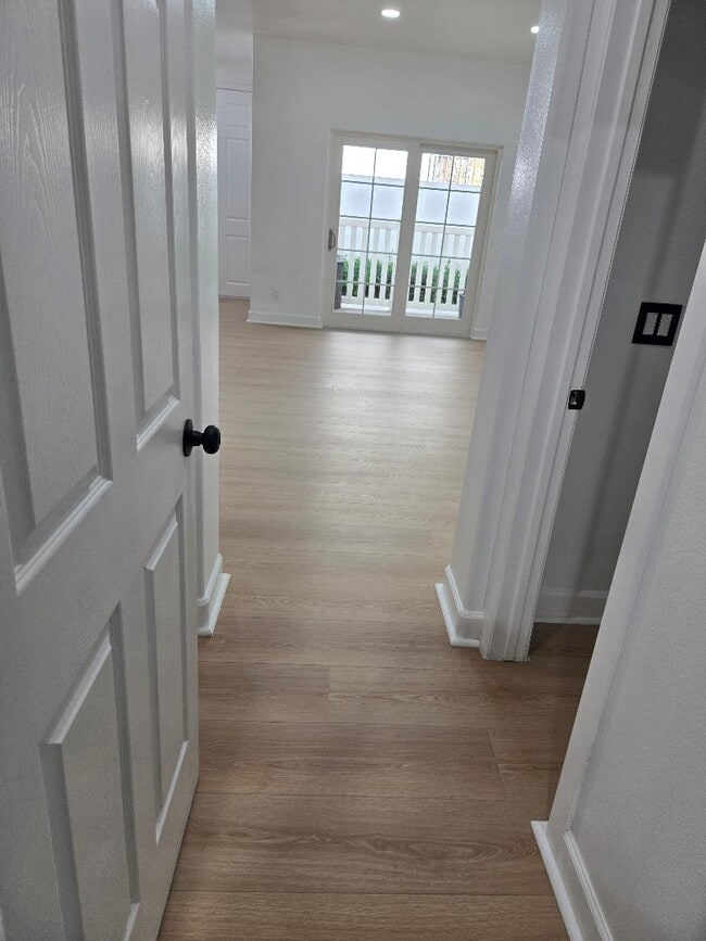 Building Photo - 418 E Hardy St