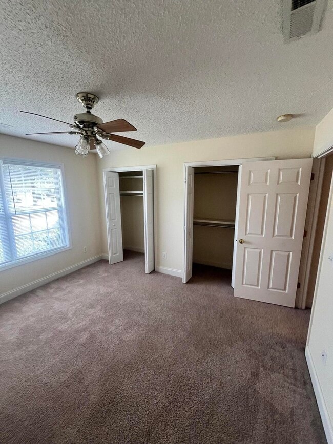 Building Photo - 3473 Beacon Dr