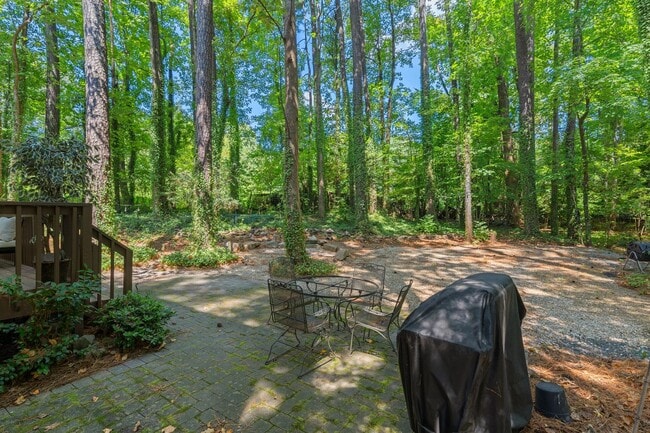 Building Photo - Beautiful 4BR, 3.5BA Tri-Level Home in Wel...