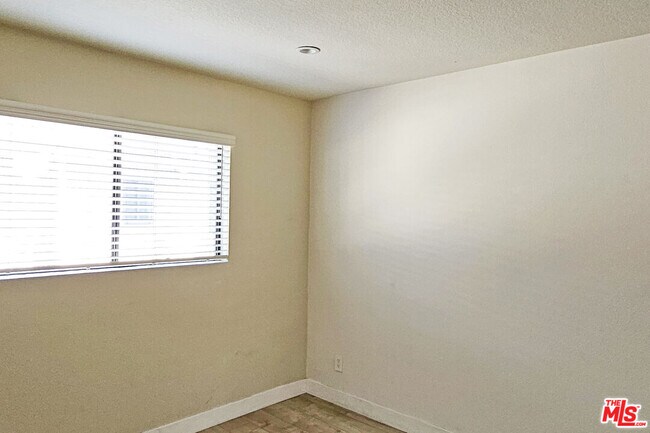 Building Photo - 18130 Oxnard St
