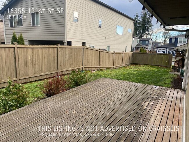 Building Photo - Unique 3 Bedroom Home with Daylight Baseme...