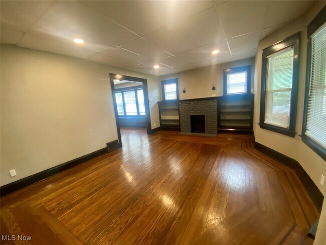 Building Photo - 418 Crestwood Ave