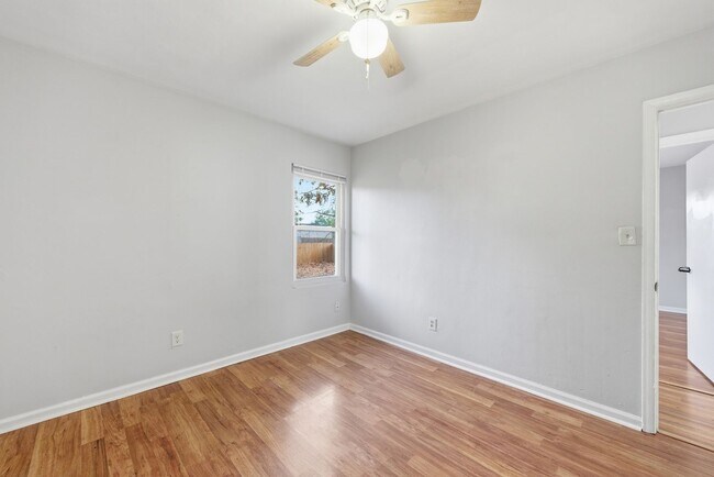 Building Photo - 116-118 Armon Ave