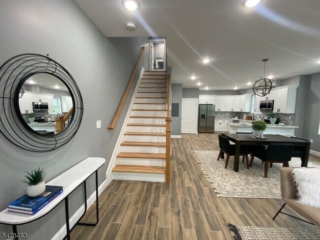 Building Photo - 825 Allwood Rd