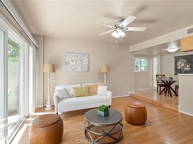 Building Photo - Freshly remodeled 1 bedroom apartment close to downtown