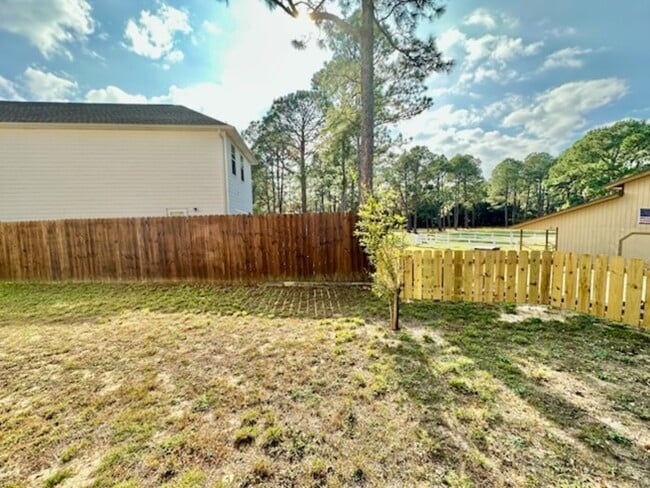 Building Photo - 240 Water Oaks Loop