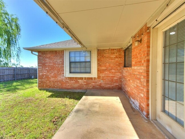 Building Photo - 13300 S Robinson Ave
