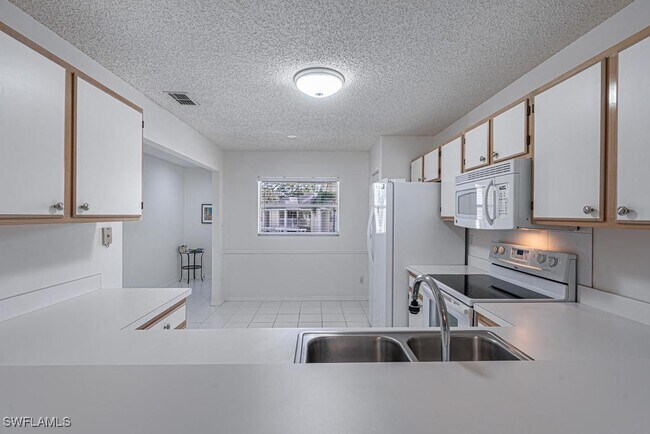 Building Photo - 744 Landover Cir