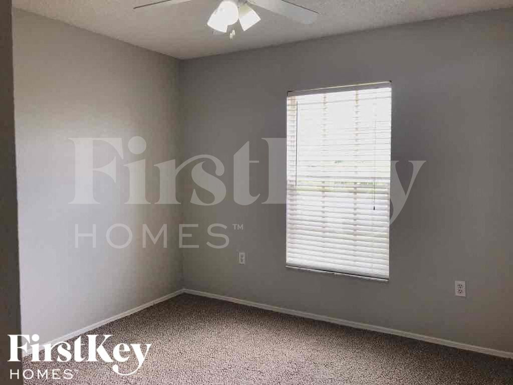 Building Photo - 1237 E Grove Ave