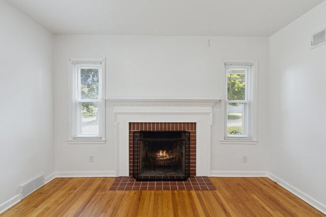 Building Photo - 504 Roland Ave