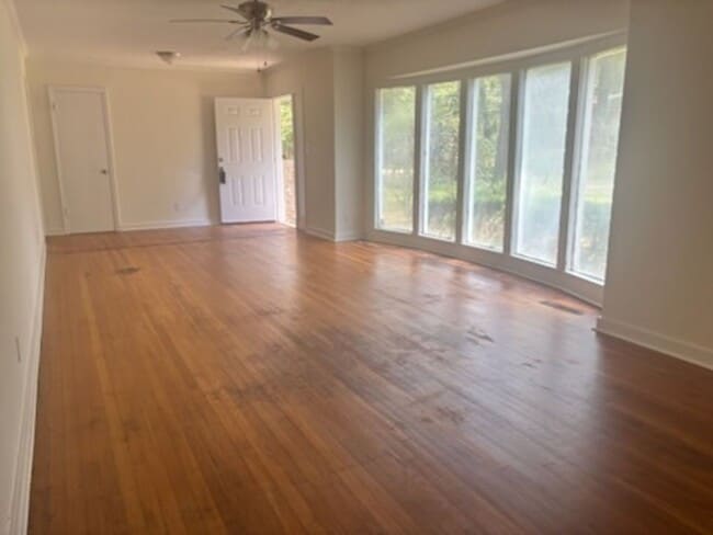 Building Photo - 3147 Shirley Dr