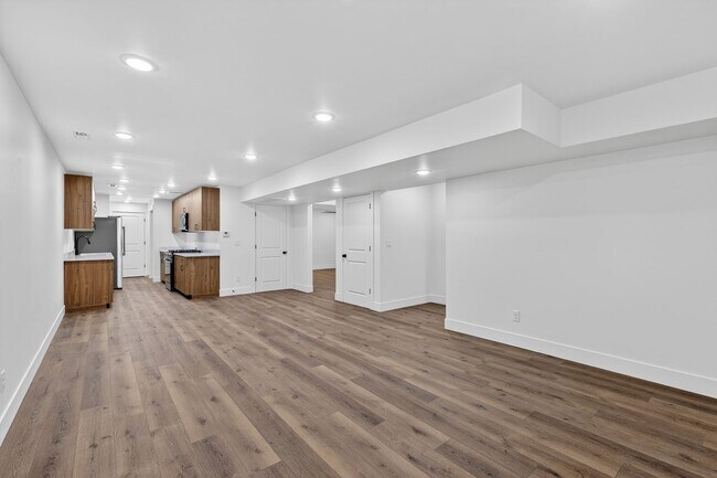 Building Photo - JR119L