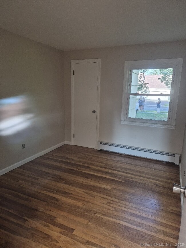 Building Photo - 404 Denslow St