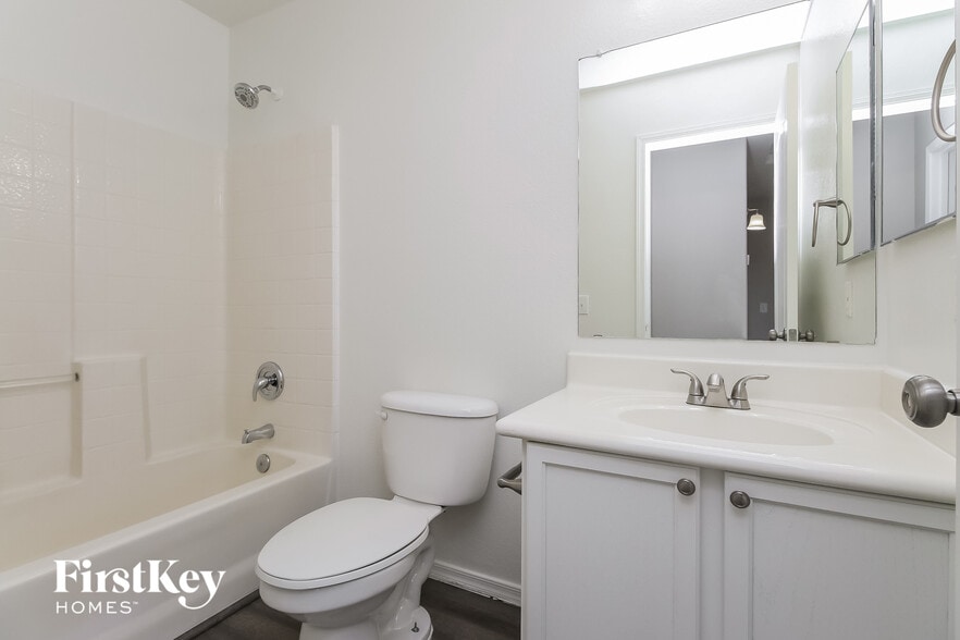 Building Photo - 751 E Drifter Pl