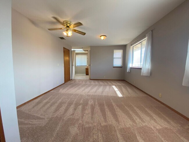 Building Photo - Great Location in Folsom-4 Bedroom Home!!
