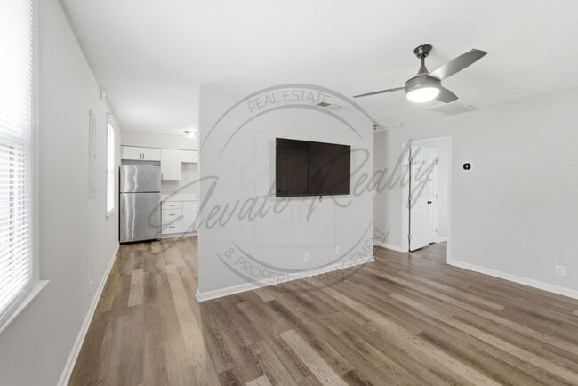 Building Photo - Two Bedroom Ranch Duplex in Hermitage with Updates and on Special!