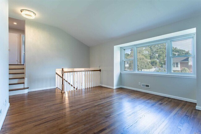 Building Photo - 15 Gainsville Dr