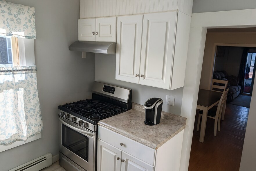 Building Photo - 197 Rockledge Ave