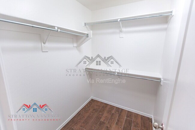 Building Photo - 110 Cholla St