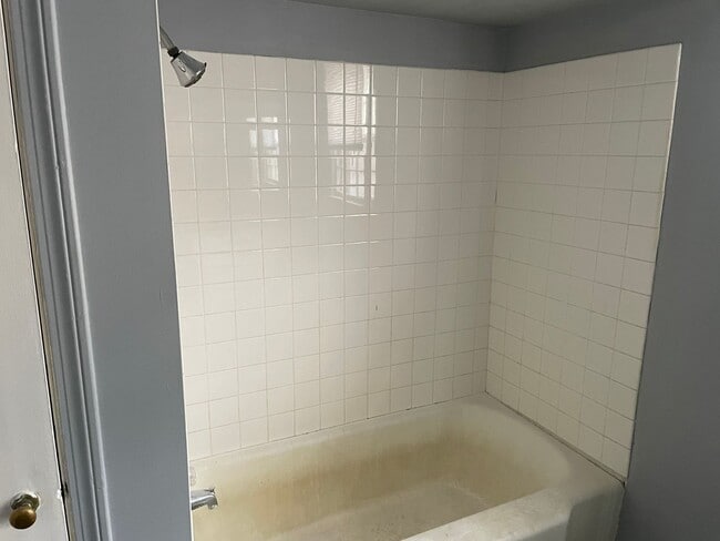 Building Photo - 413 E Garfield Ave