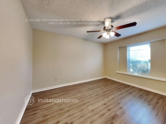 Building Photo - 525 E Jay Ct