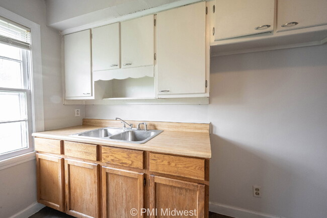 Building Photo - "Charming 2-Bedroom Duplex with Gleaming H...