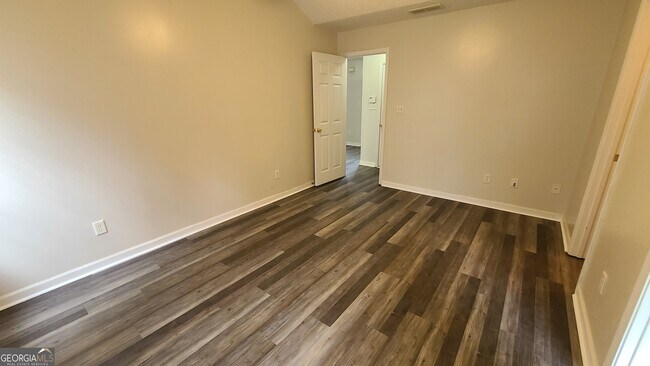 Building Photo - 601 Connors Path