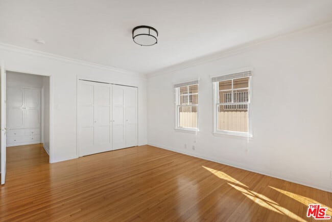 Building Photo - 8664 W Olympic Blvd