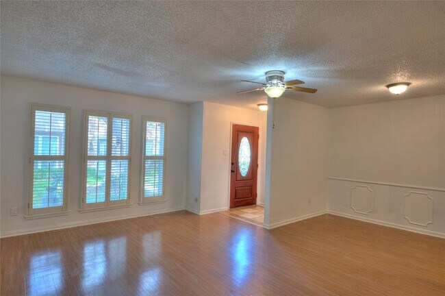Building Photo - 1141 Country Pl Dr