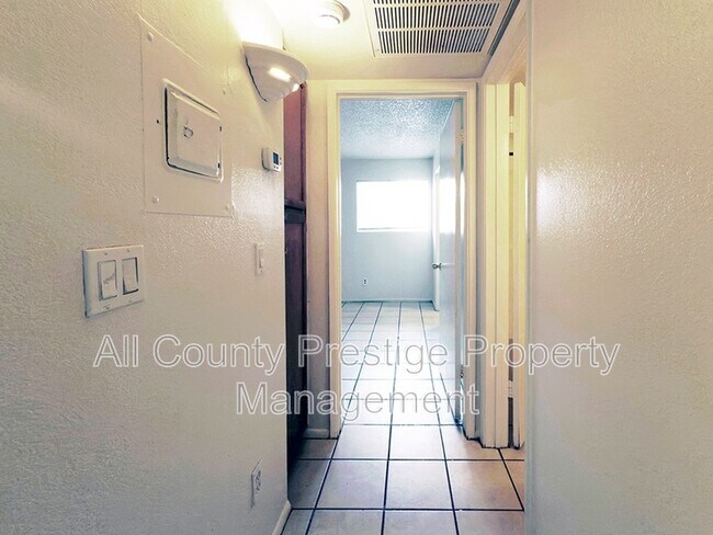 Building Photo - 1831 W Mulberry Dr