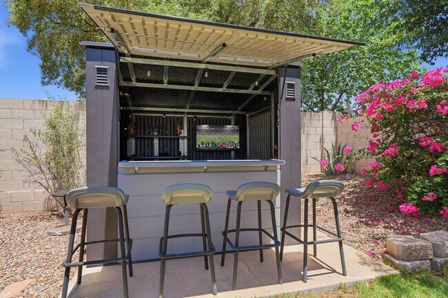 Building Photo - Furnished Desert Oasis| Pool, Bar and Mountain Views