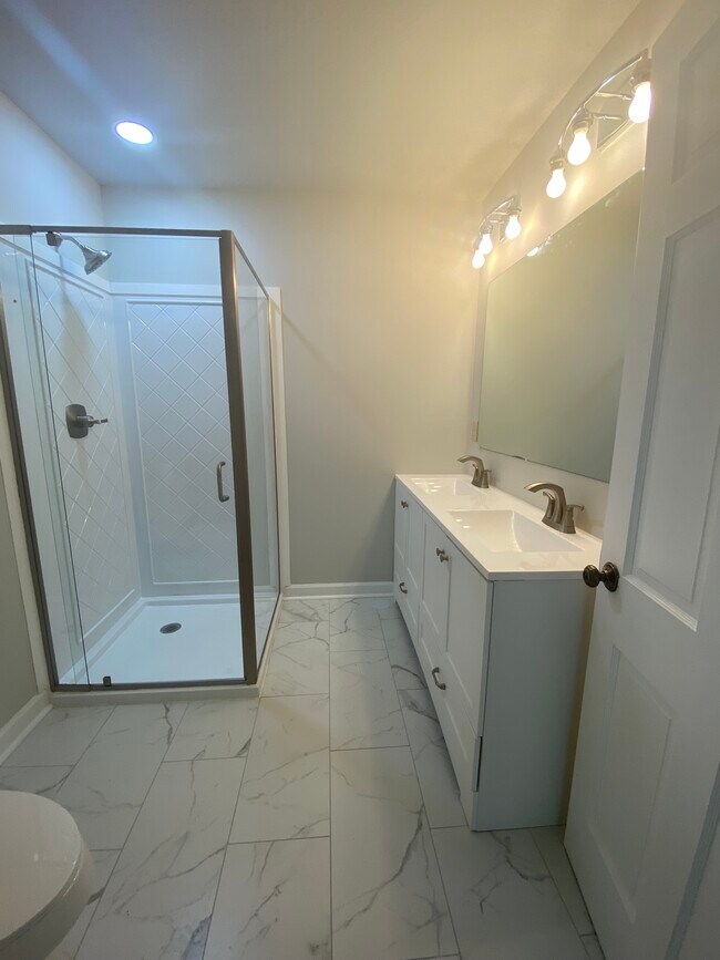 Building Photo - 609 Sunset Ave