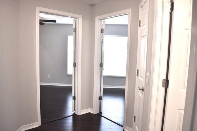 Building Photo - 2132 Brandon Park Cir