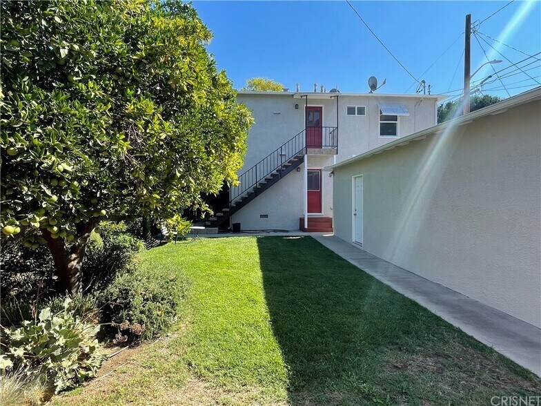 Lovely outdoor space - 1211 N Kenwood St